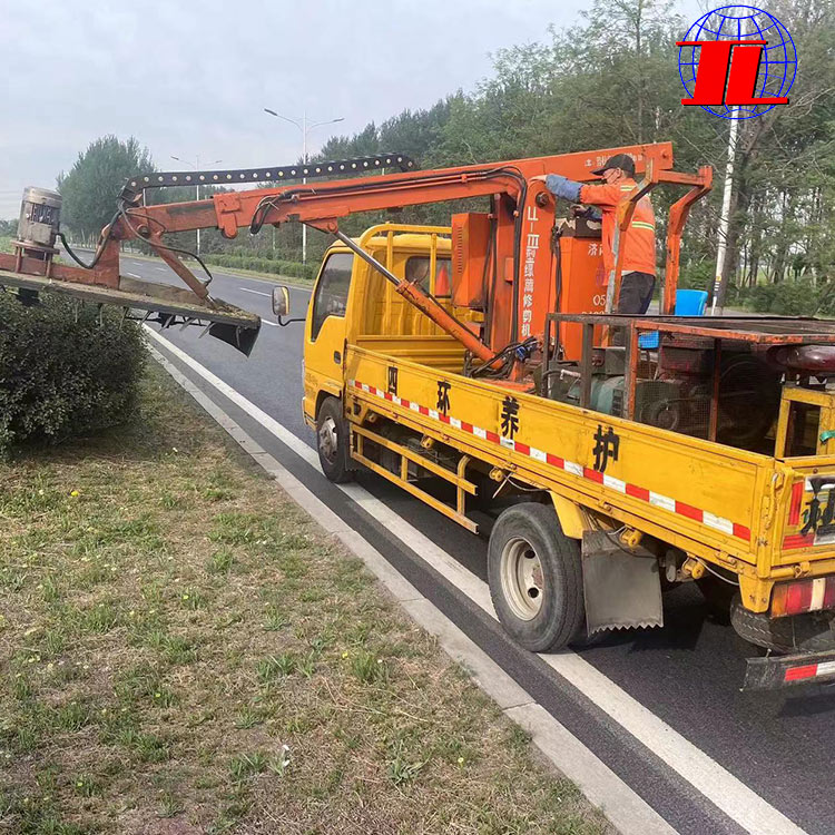 山東高速公路綠籬修剪機其特點是什么？